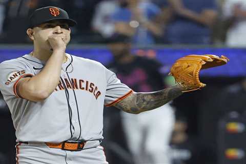 Traded pitchers fly home with ex-teams before Mets loss to Giants