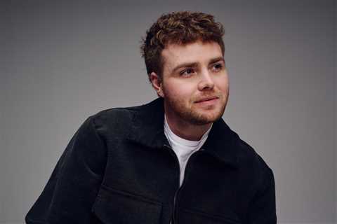 Alex Warren’s ‘Ordinary’ Leads Hot 100 for Ninth Week, ‘KPop Demon Hunters’ Slays With New Top 10