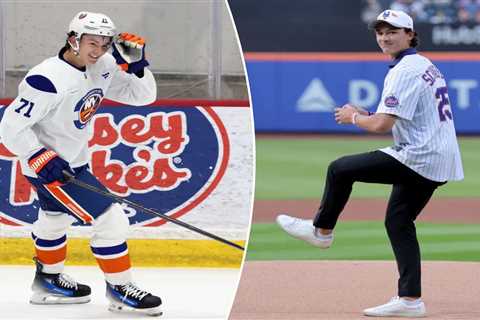 Matthew Schaefer signs his Islanders rookie contract with new era set to begin