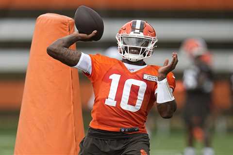 Browns sign Tyler Huntley to add fifth arm to QB battle