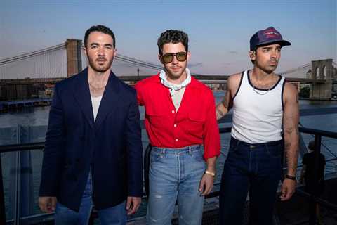Jonas Brothers Bro Down With Jimmy Fallon Over Being Unabashed Girl Dads: ‘I’m Just Buying So..