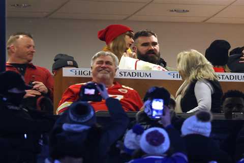 Taylor Swift reveals first impression of Jason Kelce during his wild playoff appearance