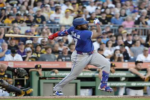 Vladimir Guerrero Jr. exits with hamstring tightness in potential Blue Jays injury concern