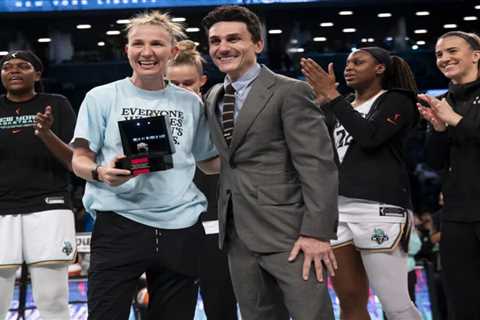 Courtney Vandersloot receives championship ring as Liberty stare down another decision for role..