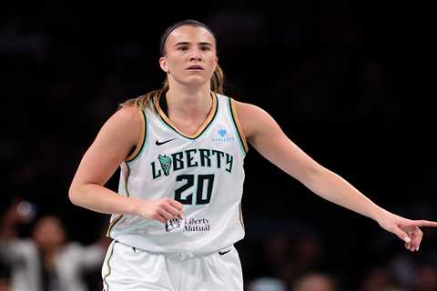 Sabrina Ionescu’s last-second block saves Liberty in narrow win over Sun as Breanna Stewart returns