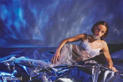 Ravyn Lenae Is Billboard’s R&B Rookie Of The Year