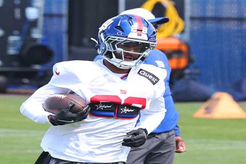 Giants cornerbacks Cor’Dale Flott and Deonte Banks locked in dead heat to win final starting job