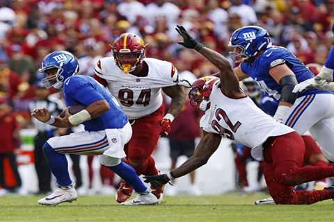 Giants’ woeful offense line already neutralizing their vaunted strength