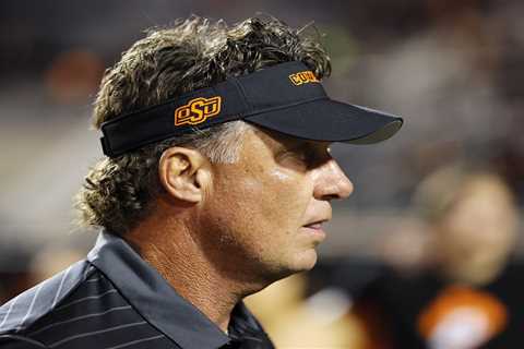 Fans chant for Mike Gundy to be fired as Oklahoma State hits embarrassing 74-year low
