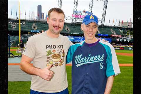 Cal Raleigh Meets Mariners Fan Who Gifted Historic 60th Home Run Ball To Kid