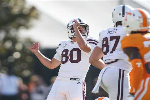 College football announcer brutally messes up field-goal call that went way wide