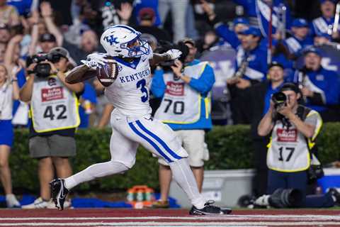 Kentucky running back hits South Carolina QB’s grandfather with football during touchdown..