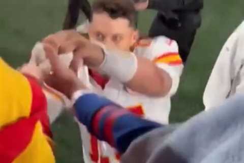 Giants fan compared to ‘Phillies Karen’ for snatching Patrick Mahomes’ headband from 10-year-old..