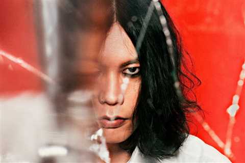 Kenshi Yonezu’s ‘IRIS OUT’ Logs Third Week at No. 1 on Japan Hot 100