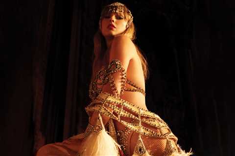 Taylor Swift’s ‘The Life of a Showgirl’ Breaks Modern-Era Single-Week U.S. Album Sales Record