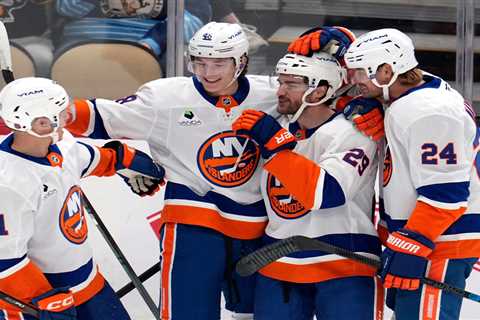 Islanders shed a years-long stigma in a big way — at least for one night