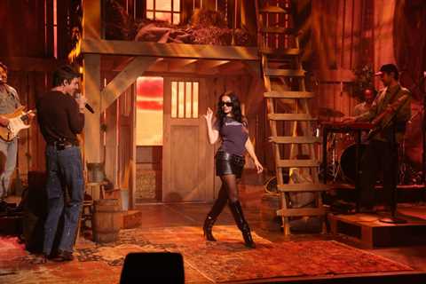 Charli XCX Makes Surprise Cameo in Role Model’s ‘Sally’ Performance on ‘Saturday Night Live’: Watch