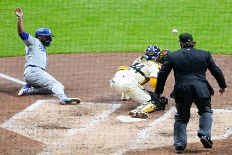 Wild double play creates chaos in Dodgers-Brewers game