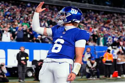 Jaxson Dart’s hard-hitting style is part of his value — the Giants also need it to change