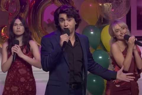 Domingo Returns to ‘SNL’ as Sabrina Carpenter Parodies Taylor Swift’s ‘The Fate of Ophelia’: Watch