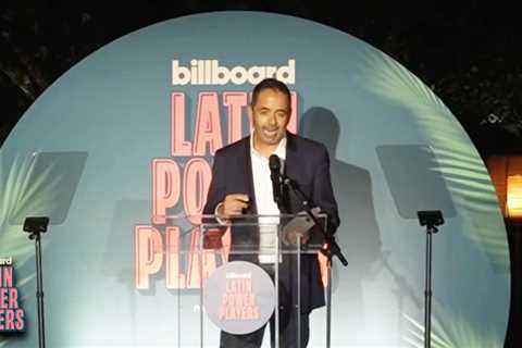Jorge Mejia From Sony Music Publishing Accepts the Publishing Corporation of the Year Award | Latin ..