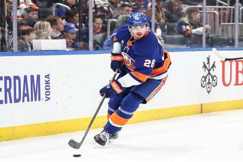 Injured Alexander Romanov planning to return during Islanders’ road trip