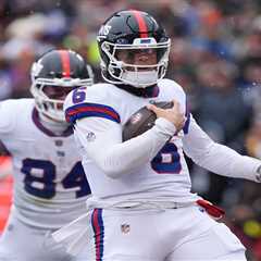 Jaxson Dart leaves Giants game in fourth quarter with concussion