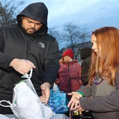 Giants’ Jermaine Eluemunor is giving back with 200 turkey donation to families in need