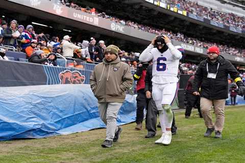 Giants not speculating about Jaxson Dart’s concussion severity after quick Week 11 decision