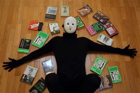 Uketsu’s ‘Strange Pictures’ Shortlisted for Waterstones’ 2025 Book of the Year