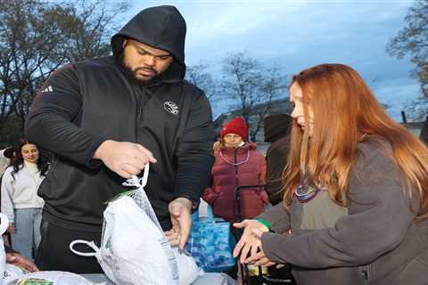 Giants’ Jermaine Eluemunor is giving back with 200 turkey donation to families in need
