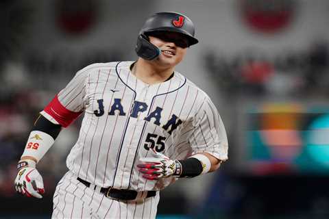 Yoshinobu Yamamoto dines with top Japanese free agent Munetaka Murakami as Dodgers fears grow