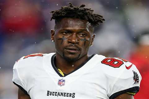 Antonio Brown jokes about Charlie Kirk’s death in livestream with controversial rapper Tekashi..