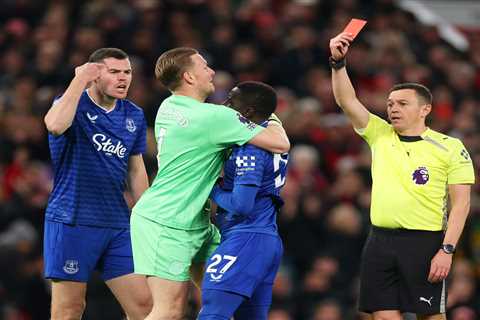 Everton player ejected with red card for hitting own teammate