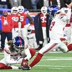 Giants kicker Younghoe Koo botches field goal attempt in extraordinary fashion