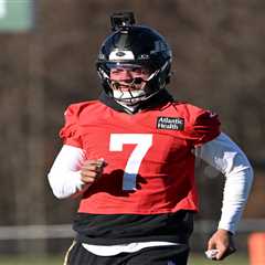 Justin Fields’ Jets season takes another miserable turn with sudden injury