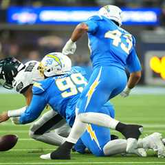 Jalen Hurts commits rare double-turnover during wild play in gaffe-filled Eagles-Chargers game