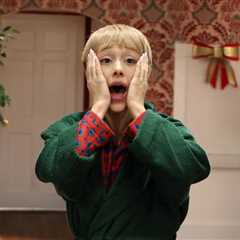 Ariana Grande Hosts ‘SNL’ for the Third Time: All 9 Sketches Ranked