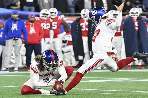 Giants kicker Younghoe Koo botches field goal attempt in extraordinary fashion