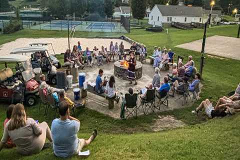 The Insider's Guide to Requesting Songs on Knoxville's Pop Music Radio Stations