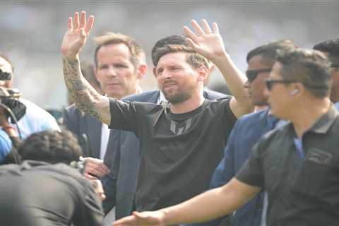 Angry soccer fans destroy stadium, storm field after Lionel Messi’s brief appearance in chaotic..