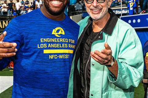 ‘Wicked’ star Jeff Goldblum hangs with Kobie Turner at Rams game