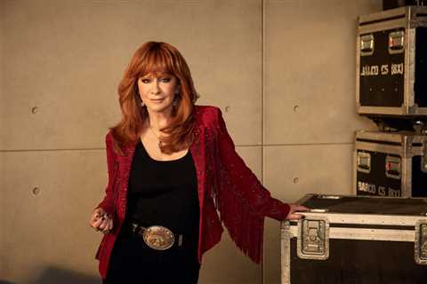 Reba McEntire Recalls Working With Rob Reiner on ‘Does He Love You’ Video: ‘What a Gift He Was’