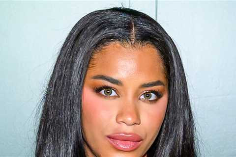 'Love Island's' Amaya Espinal Rushed to Hospital in Ambulance