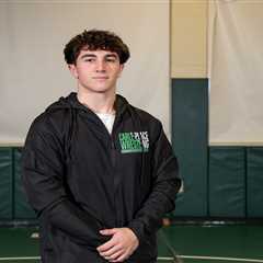 Justin Powers using his sudden Carle Place wrestling stardom to chase state title, mentor others