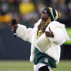 Lil Wayne Walks Back ‘Purple Nails’ Comments & Shows Love to Caleb Williams After Packers Loss..