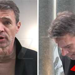 'Scream' Star Scott Foley Talks Neve Campbell Return, Signs Fan's Knife