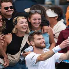 Australian Open odds, picks: Carlos Alcaraz vs. Corentin Moutet best bet Thursday