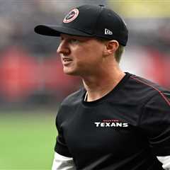 Dolphins tap Bobby Slowik as offensive coordinator with new regime taking shape