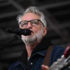 Billy Bragg Releases Fiery Anti-ICE Folk Song ‘City of Heroes’: ‘When They Murdered Our Sister/ I..